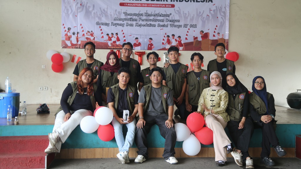 Foto Bersama Pengurus Karang Taruna Bima Sakti RT 02